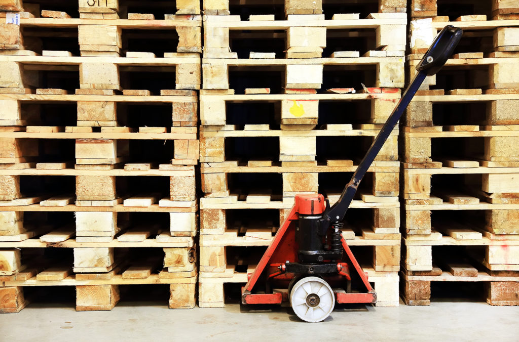 4 Effective Ways to Tell if Your Pallet Rack Needs Repairs